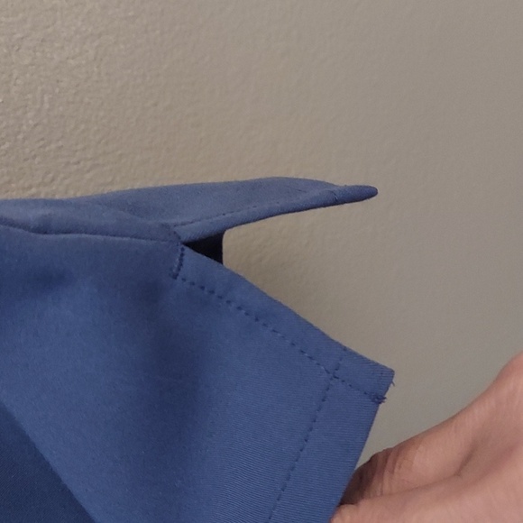 FIGS Catarina One Pocket V Neck Scrub Top In Big Sky - Picture 6 of 15